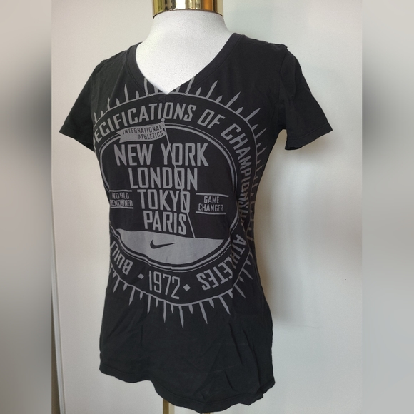 Nike - Black V-Neck T-Shirt - Size S - Picture 2 of 7